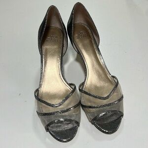 Badgley Mischka Two Tone silver and black Heels size 9.5
